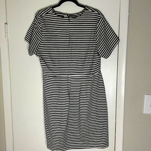 2x black and white dress